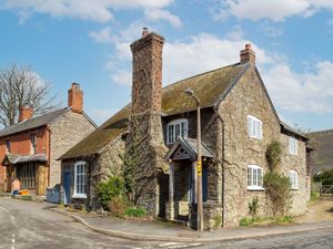 Supporting image for story: House prices around Shropshire revealed as county stays above national average