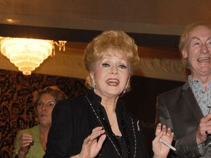 Supporting image for story: Billie Lourd remembers grandmother Debbie Reynolds on anniversary of her death