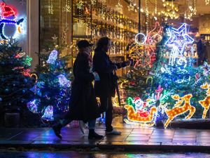 Supporting image for story: Gove holds talks as calls grow to scrap easing of Covid rules at Christmas