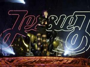 Supporting image for story: Jessie J wows Birmingham crowd