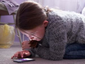 Supporting image for story: Children ‘routinely bombarded’ with ads for appearance-changing products online