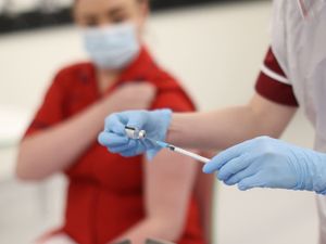 Supporting image for story: Nurses and midwives call for delay to mandatory jab plans