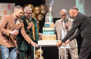 Wolverhampton-born Paz wheeling the cake onto the stage. Rock & Stone 4Tography