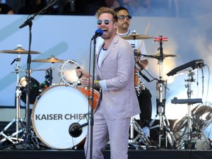 Supporting image for story: Kaiser Chiefs frontman Ricky Wilson to join artists in Extraordinary Portraits