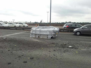 Supporting image for story: Drivers face major M6 delays after gearbox fall