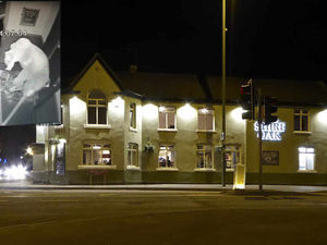 Supporting image for story: Dramatic pub raid caught on CCTV
