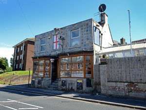 Supporting image for story: Willenhall pub reopens after closing when Covid cases link emerged