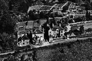 Supporting image for story: When Julie Andrews swapped Austria for 1940s Coalport