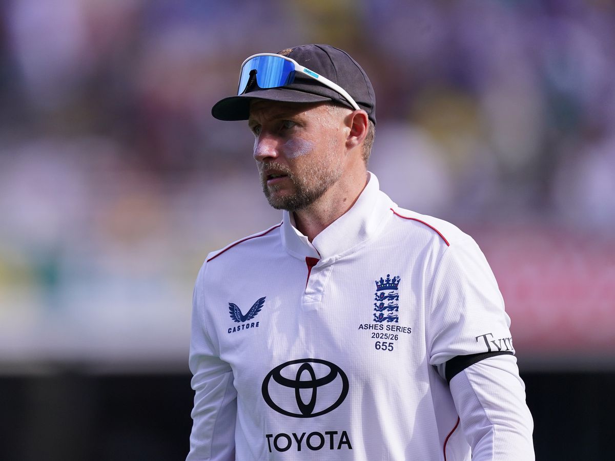 Joe Root wants England to respond after fielding errors give Australia edge