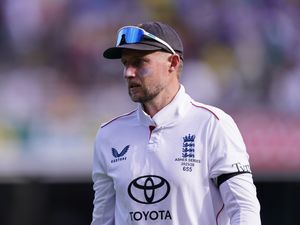 Supporting image for story: Joe Root wants England to respond after fielding errors give Australia edge