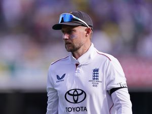Supporting image for story: Joe Root wants England to respond after fielding errors give Australia edge