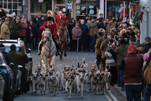 The hounds lead the riders as they set off on to follow the trail already laid on Hergest Ridge. Image by Andy Compton