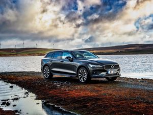 Supporting image for story: UK Drive: Is the Volvo V60 Cross Country a compelling alternative to an SUV?
