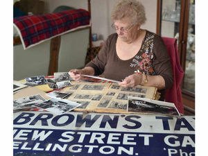 Supporting image for story: Wellington family taxi service that gave town a lift