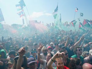 Supporting image for story: In Pictures: Glastonbury fans beat the heat as Kneecap and Kaiser Chiefs perform