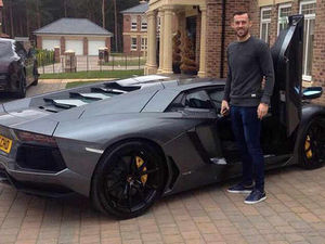 Supporting image for story: Hamilton deal: Five footballers on silly money