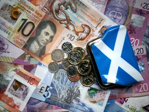 Scottish money and a Saltire purse