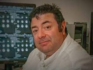 Supporting image for story: Murder trial: World-renowned professor refutes Walsall father's reason for injuries which killed baby