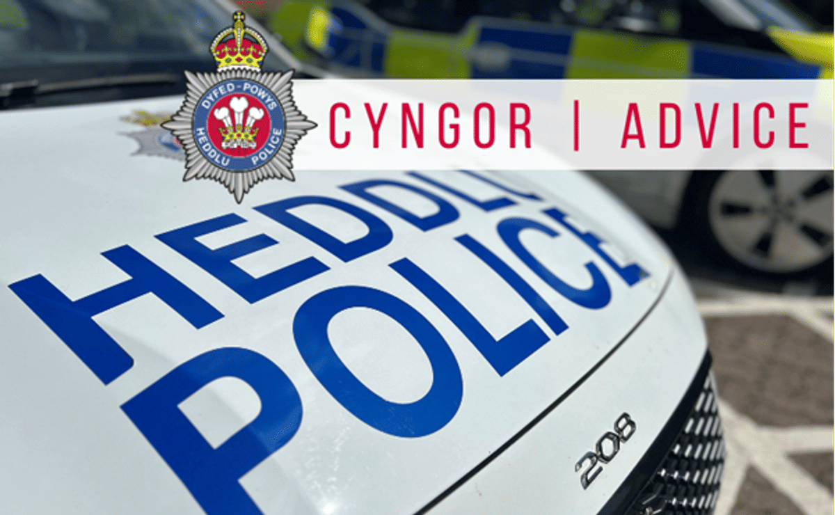 Police warning issued over reports of courier fraud across Mid Wales