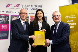 Sprinter Amy Hunt with Pat McFadden, Secretary of State for Work and Pensions (Left) and West Midlands Mayor Richard Parker. PIC: West Midlands Combined Authority