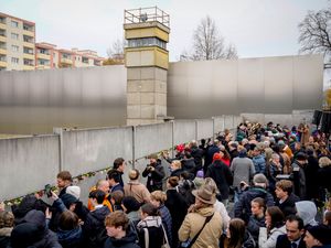 Supporting image for story: Fall of Berlin Wall 35 years ago celebrated with concerts and art installations