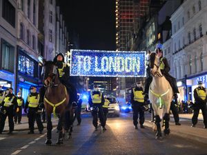 Supporting image for story: More than 100 people arrested at London protest against lockdown