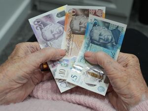 Supporting image for story: Fact check: Wage claim confuses mean and median incomes from different years