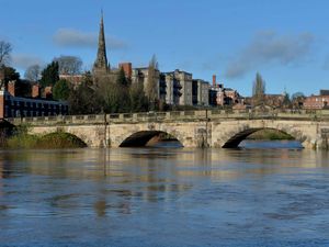 Supporting image for story: Environment Agency says it will review river data after floods criticism