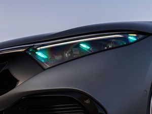 Supporting image for story: Mercedes approved to use turquoise lights in its autonomous cars