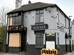 Supporting image for story: Suspect still at large after suspected arson attack at Willenhall pub