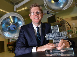 Supporting image for story: Surgeon awarded for work with seriously injured soldiers