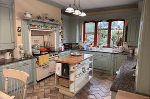 5 bedroom detached house