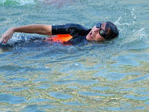 Supporting image for story: Paris mayor swims in the Seine ahead of Olympic events
