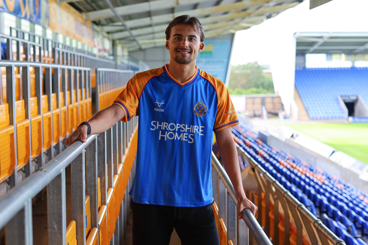Shrewsbury Town capture versatile former Manchester United youngster Tom Sang