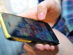 Supporting image for story: Northern Ireland schools urged to restrict mobile phone use during day