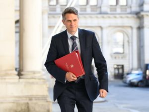 Supporting image for story: Teaching union calls for delay to January school reopening