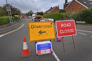 WALSALL COPYRIGHT NATIONAL WORLD TIM STURGESS 15/07/25. Edward Avenue, Aldridge, South Staff water digging it up.
