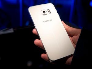 Supporting image for story: Samsung believes phones could one day read our palms