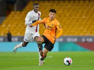 Supporting image for story: Youngster Dongda He signs new Wolves contract