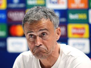 Supporting image for story: Paris St Germain boss Luis Enrique fractures his collarbone in cycling accident