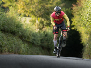 Supporting image for story: Hales takes advantage on a road bike