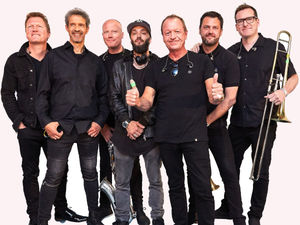 Supporting image for story: Level 42 to play Birmingham show