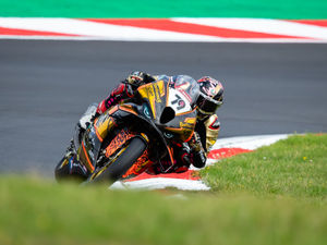 Supporting image for story: Storm Stacey suffers three engine failures at Brands Hatch