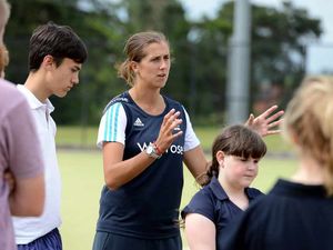 Supporting image for story: Cricket star comes to Whitchurch school