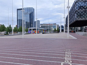 Supporting image for story: Police cordon in place and buildings evacuated after suspicious package found in Birmingham's Centenary Square