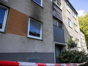 Supporting image for story: Suspect arrested after allegedly setting fires and driving into shops in Germany