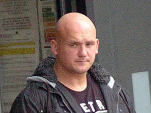 Supporting image for story: It's Keystone cops as pair flee from tunnel