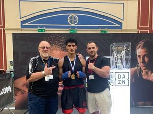 Supporting image for story: Halesowen's Osama Mohamed makes winning return to the ring