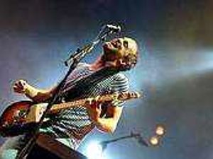 Supporting image for story: Travis rock it up for new tour