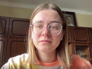 Supporting image for story: Daughter fears for midwife mother after Mariupol maternity hospital blast